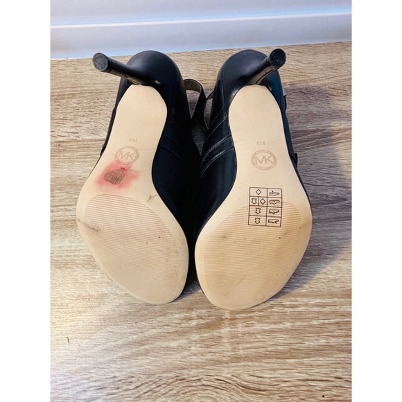 Michael Kors Peep Toes Laser Cut Buckle Heels Black and White Womens Size 8 - Picture 10 of 12